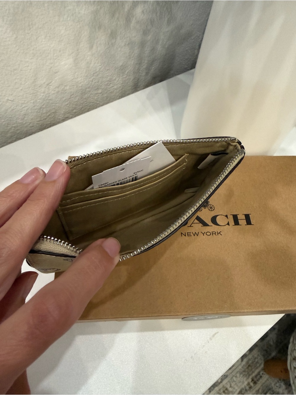 COACH LEMON WRISTLET WITH GIFTBOX🍋 - Picture 9 of 10